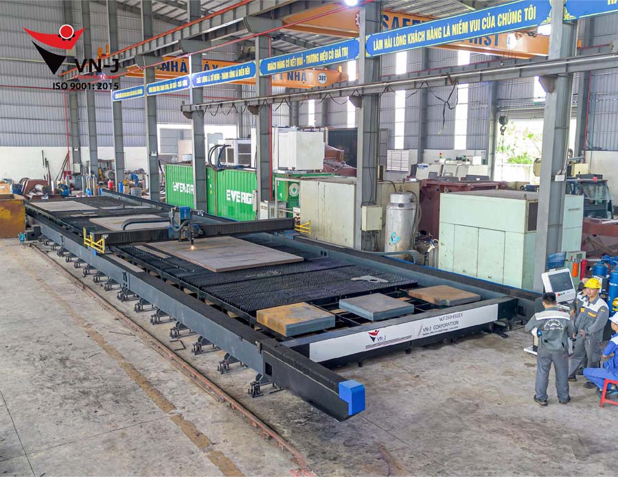 Ứng Dụng Máy Cắt Laser Fiber Khổ Lớn Trong Ngành Đóng Tàu Việt Nam